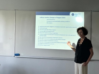 in the foreground the teacher conducting the class . Click to zoom the picture.